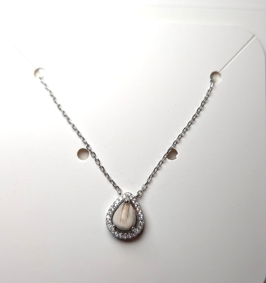 Silver necklace with teardrop pearl pendant